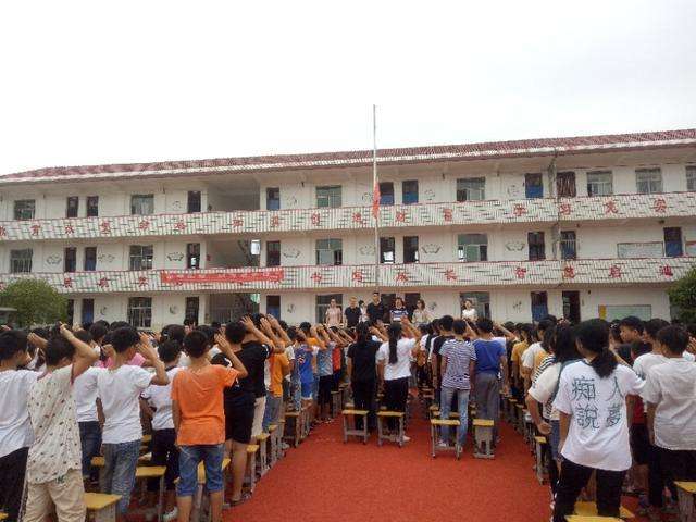 吉安安?？h城東學(xué)校18.5KW箱式無(wú)負(fù)壓供水設(shè)備一套